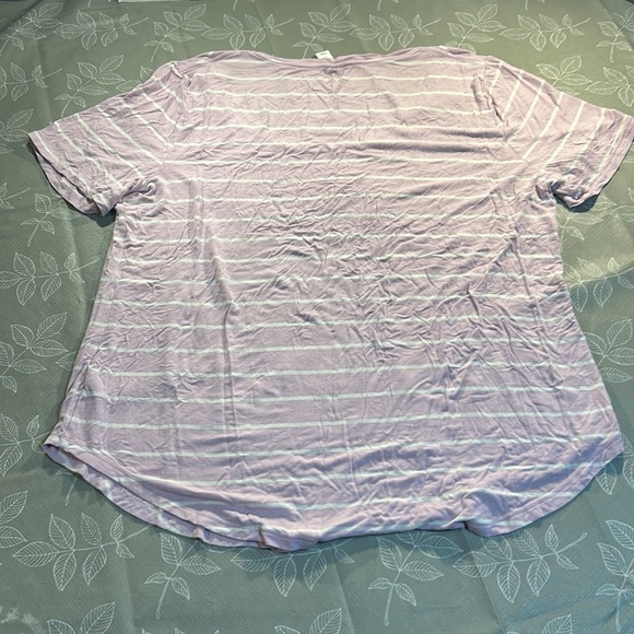 Ladies Old Navy Luxe T-Shirt. - Picture 4 of 6